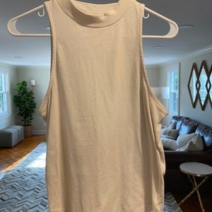 Sleeveless Turtle-Neck